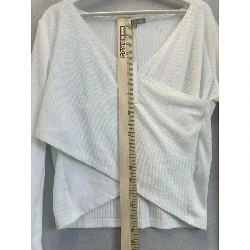 Good Luck Gem Top Women's Size XL White Long Sleeve V Neck Overlay Front‎ - Picture 6 of 9